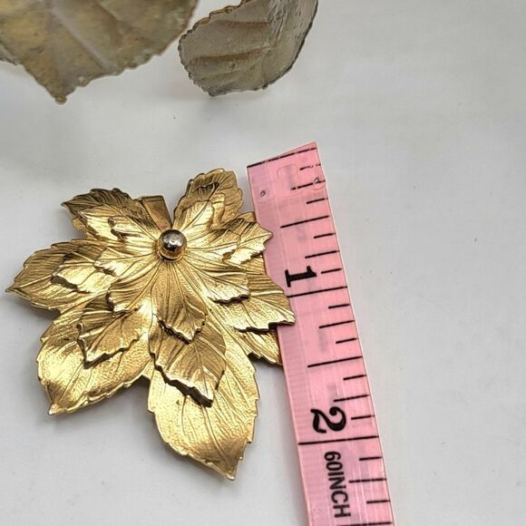"5/$25" Vintage Gold Leaf Brooch Pin - Picture 3 of 6